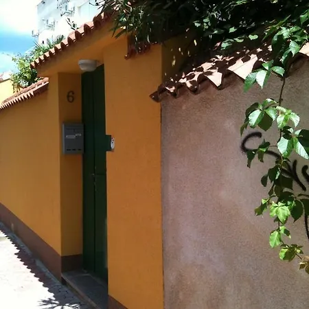 Little Tony- Center 40m 펜션 *