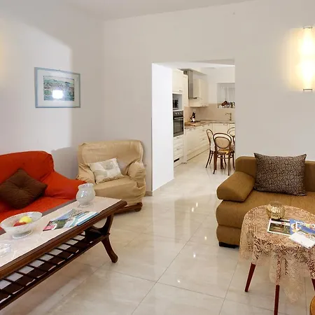 Little Tony- Center 40m Crikvenica