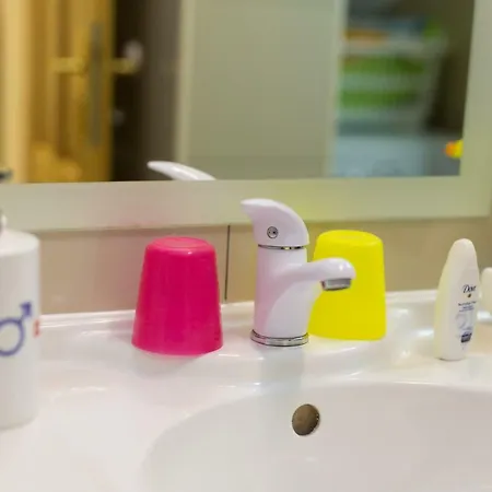 Little Tony- Center 40m 펜션 *